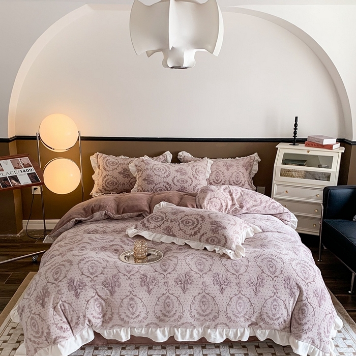 91家纺网 家纺一手货源 找家纺 潘朵拉 2023新款高克重法式花边着色雕花牛奶绒四件套 法式浪漫咖