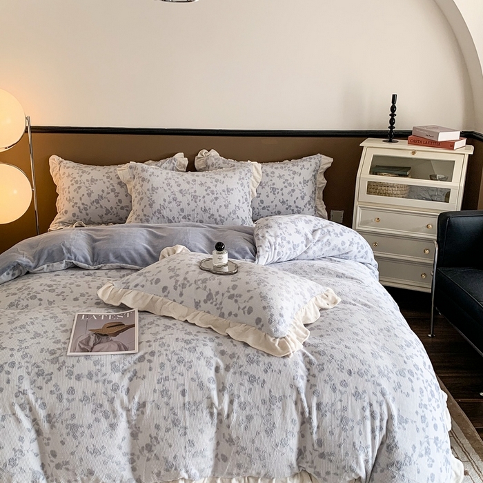 91家纺网 家纺一手货源 找家纺 潘朵拉 2023新款高克重法式花边着色雕花牛奶绒四件套 梨花兰