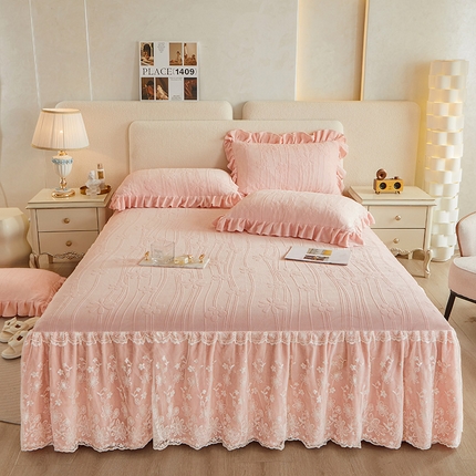 91家纺网 家纺一手货源 找家纺 （总）宜凡 2023新款烂花牛奶绒床裙三件套