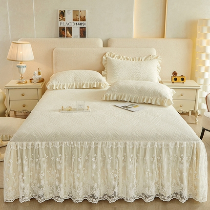 91家纺网 家纺一手货源 找家纺 （总）宜凡 2023新款烂花牛奶绒床裙三件套