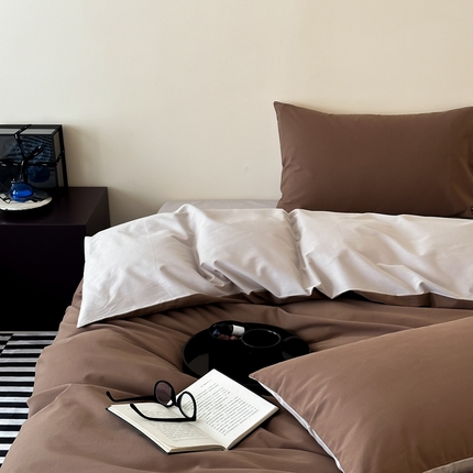 91家纺网 家纺一手货源 找家纺 时光里 2023北欧风简约纯色双拼60s加厚磨毛全棉四件套 深咖拼大麦灰