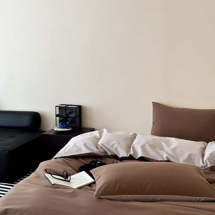 91家纺网 家纺一手货源 找家纺 时光里 2023北欧风简约纯色双拼60s加厚磨毛全棉四件套 深咖拼大麦灰