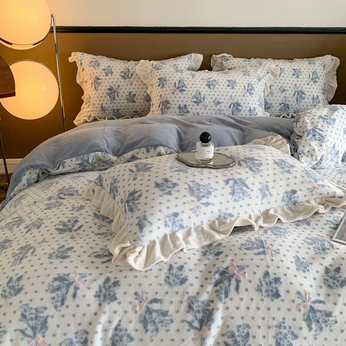 91家纺网 家纺一手货源 找家纺 潘朵拉 2023新款高克重法式花边着色雕花牛奶绒四件套 清浅（蓝）