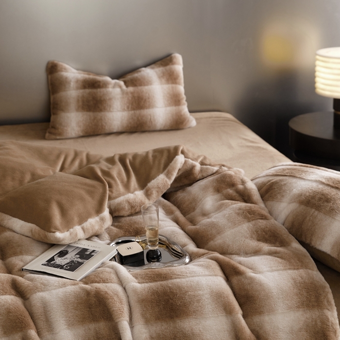 91家纺网 家纺一手货源 找家纺 金奇达家纺 2025秋冬保暖加厚绒类皮草绒四件套-【赛琳娜】系列 赛琳娜-咖啡