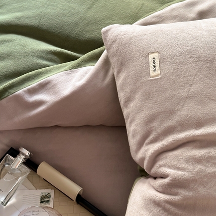 91家纺网 家纺一手货源 找家纺 （总）时光里 2023新款双拼牛奶绒枕套