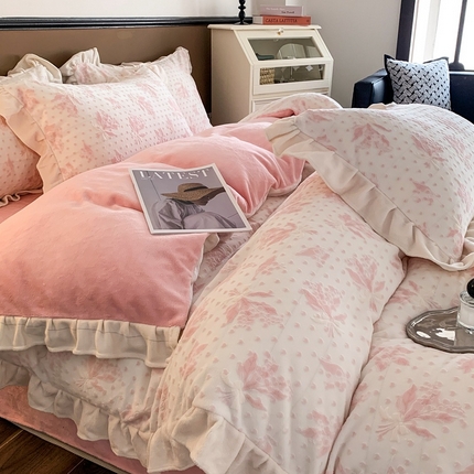 潘朵拉 2023新款高克重法式花边着色雕花牛奶绒四件套 清浅（粉)