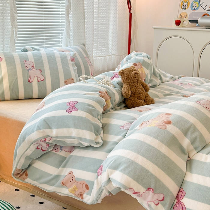 91家纺网 家纺一手货源 找家纺 昔可家纺  2023新款高克重印花牛奶绒卡通系列四件套 小熊羊驼