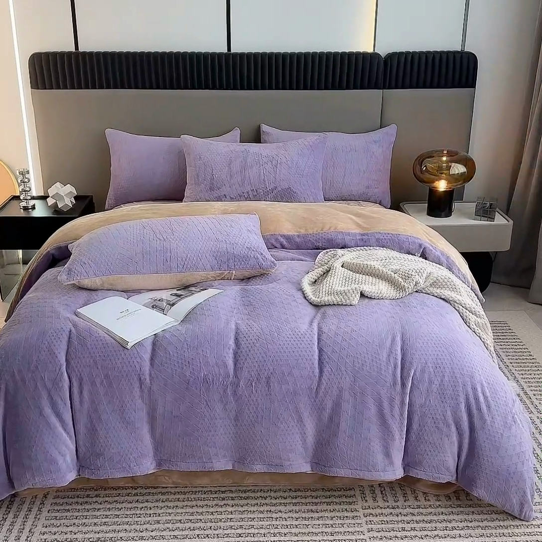 91家纺网 家纺一手货源 找家纺 铠畅家纺 2023爆款A类230g立体雕花牛奶绒四件套 七巧板紫