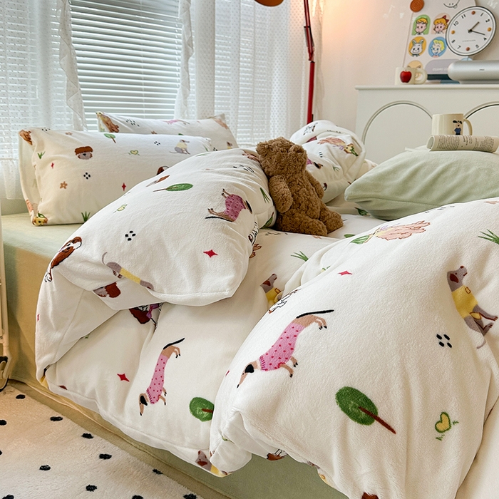 91家纺网 家纺一手货源 找家纺 昔可家纺  2023新款高克重印花牛奶绒卡通系列四件套 萌宠狗狗