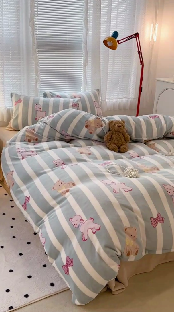 91家纺网 家纺一手货源 找家纺 昔可家纺  2023新款高克重印花牛奶绒卡通系列四件套 小熊羊驼