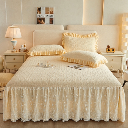 91家纺网 家纺一手货源 找家纺 （总）宜凡 2023新款烂花牛奶绒床裙三件套