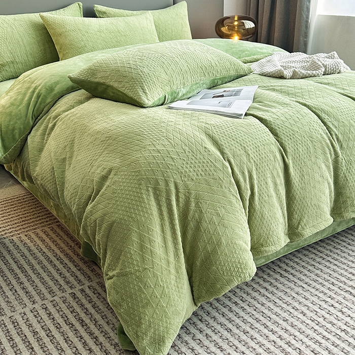 91家纺网 家纺一手货源 找家纺 铠畅家纺 2023爆款A类230g立体雕花牛奶绒四件套 七巧板绿