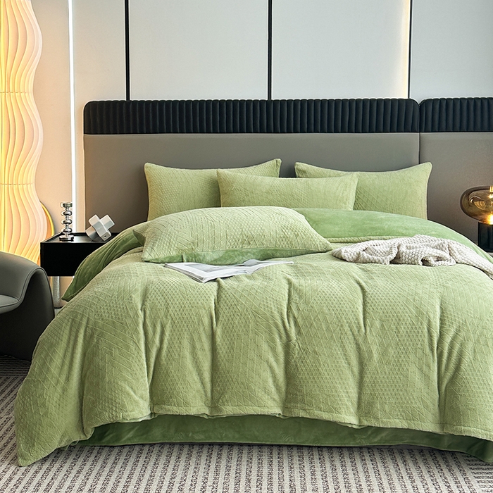 91家纺网 家纺一手货源 找家纺 铠畅家纺 2023爆款A类230g立体雕花牛奶绒四件套 七巧板绿