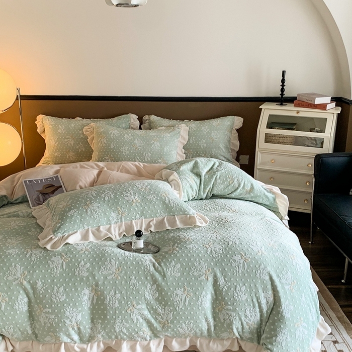 91家纺网 家纺一手货源 找家纺 潘朵拉 2023新款高克重法式花边着色雕花牛奶绒四件套 清浅（绿）