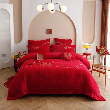 91家纺网 家纺一手货源 找家纺 （总）798家纺 2023新款婚庆系列牛奶绒保暖毛巾绣四件套