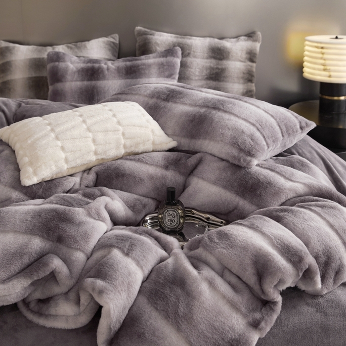 91家纺网 家纺一手货源 找家纺 金奇达家纺 2025秋冬保暖加厚绒类皮草绒四件套-【赛琳娜】系列 赛琳娜-紫灰