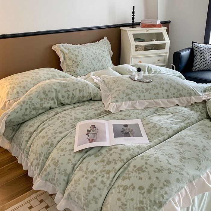 91家纺网 家纺一手货源 找家纺 潘朵拉 2023新款高克重法式花边着色雕花牛奶绒四件套 梨花绿