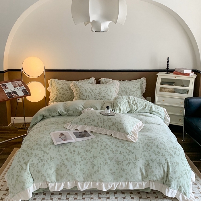 91家纺网 家纺一手货源 找家纺 潘朵拉 2023新款高克重法式花边着色雕花牛奶绒四件套 梨花绿