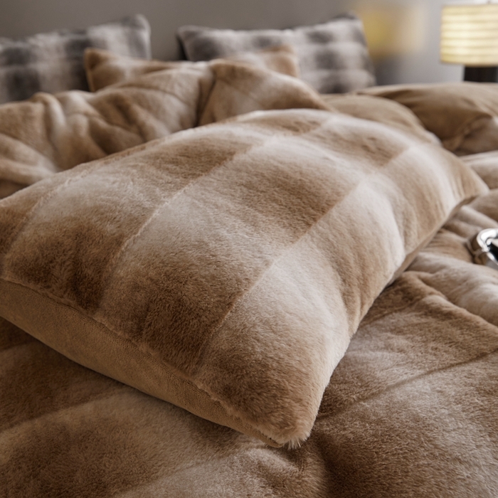 91家纺网 家纺一手货源 找家纺 金奇达家纺 2025秋冬保暖加厚绒类皮草绒四件套-【赛琳娜】系列 赛琳娜-咖啡