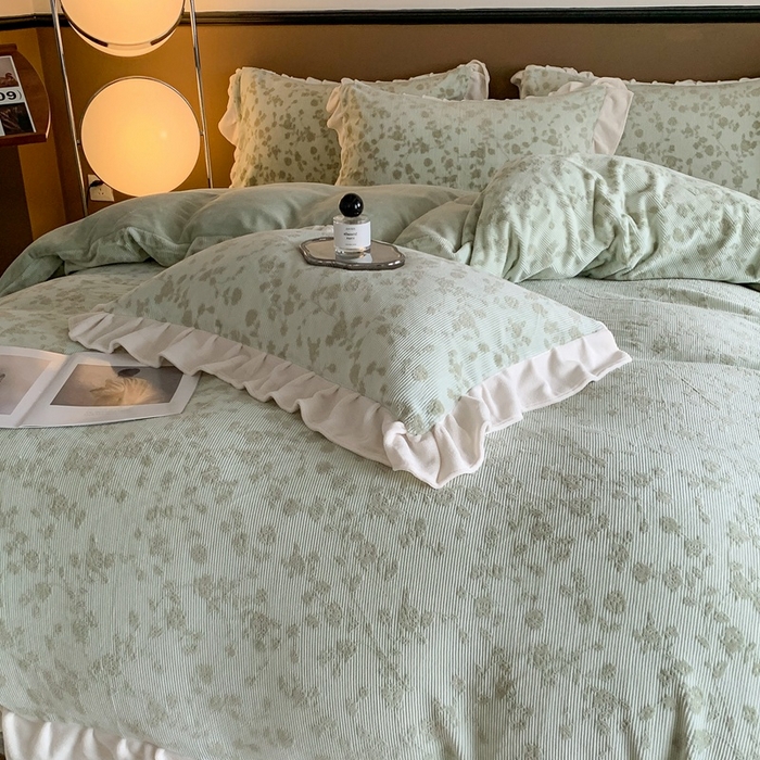 91家纺网 家纺一手货源 找家纺 潘朵拉 2023新款高克重法式花边着色雕花牛奶绒四件套 梨花绿