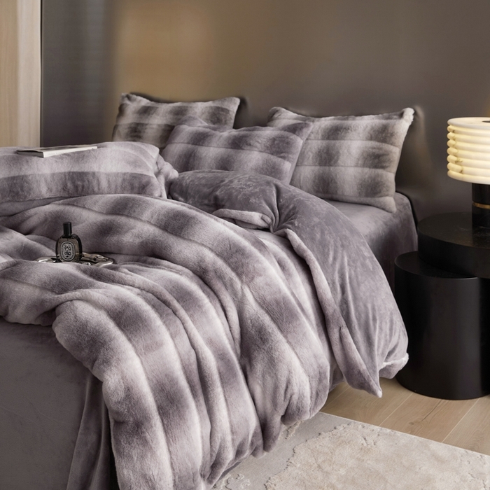 91家纺网 家纺一手货源 找家纺 金奇达家纺 2025秋冬保暖加厚绒类皮草绒四件套-【赛琳娜】系列 赛琳娜-紫灰