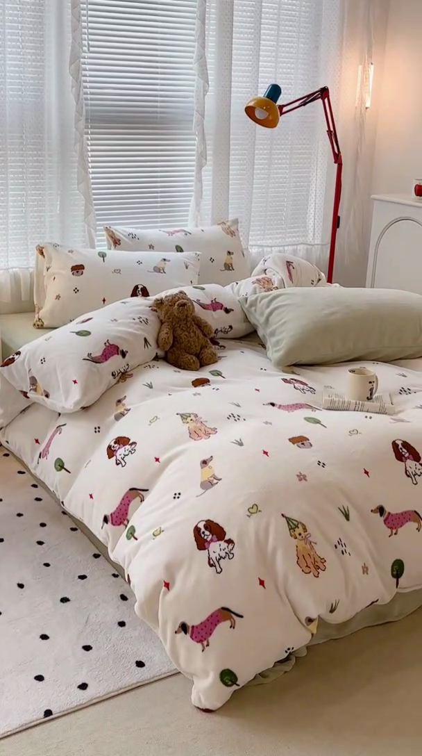 91家纺网 家纺一手货源 找家纺 昔可家纺  2023新款高克重印花牛奶绒卡通系列四件套 萌宠狗狗