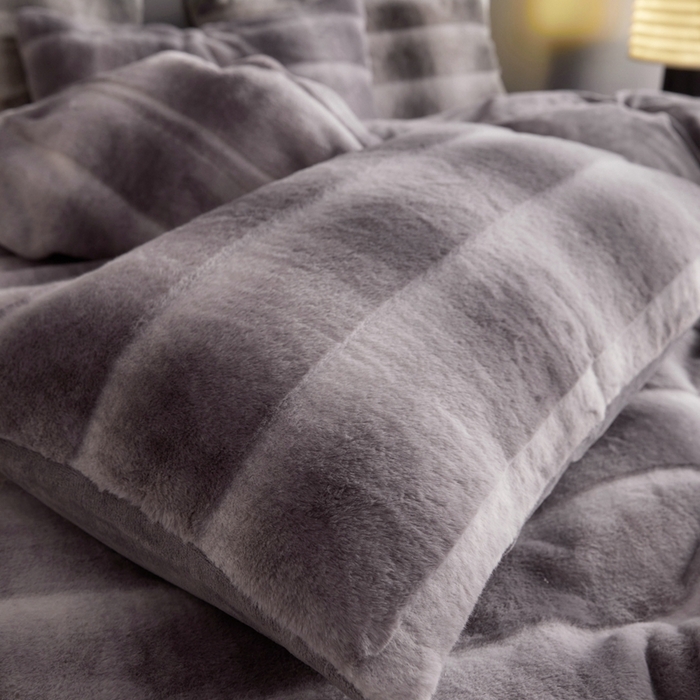 91家纺网 家纺一手货源 找家纺 金奇达家纺 2025秋冬保暖加厚绒类皮草绒四件套-【赛琳娜】系列 赛琳娜-紫灰