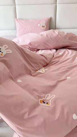 91家纺网 家纺一手货源 找家纺 时光里 2023INS风软萌可爱60s加厚磨毛刺绣款全棉四件套 可爱兔