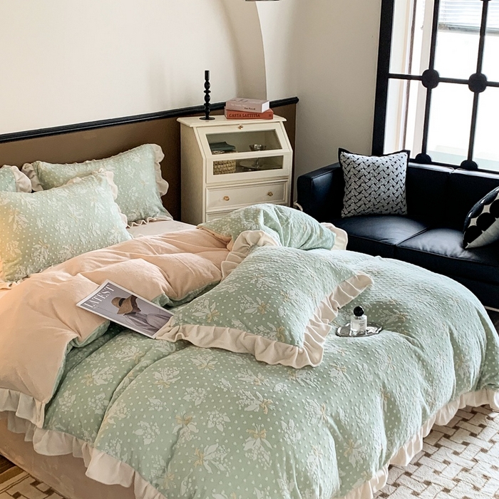 91家纺网 家纺一手货源 找家纺 潘朵拉 2023新款高克重法式花边着色雕花牛奶绒四件套 清浅（绿）