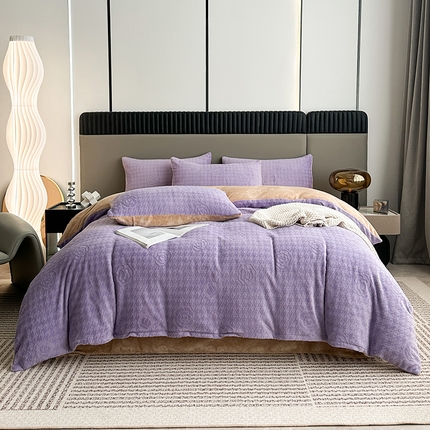 91家纺网 家纺一手货源 找家纺 铠畅家纺 2023爆款A类230g立体雕花牛奶绒四件套 山茶花紫