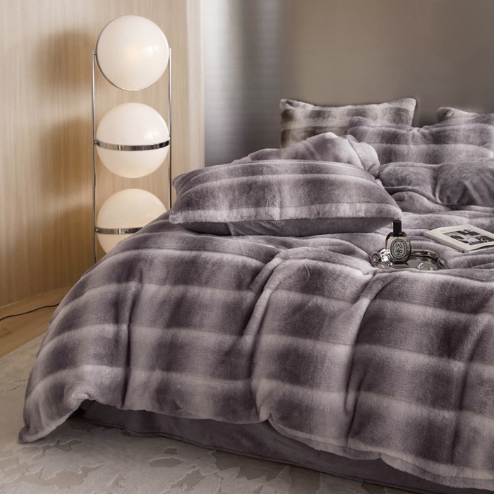 91家纺网 家纺一手货源 找家纺 金奇达家纺 2025秋冬保暖加厚绒类皮草绒四件套-【赛琳娜】系列 赛琳娜-紫灰