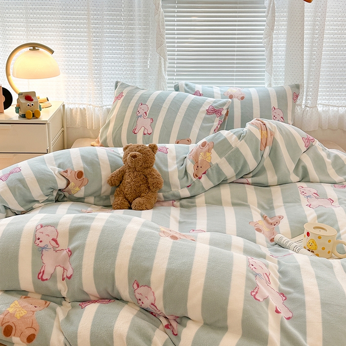 91家纺网 家纺一手货源 找家纺 昔可家纺  2023新款高克重印花牛奶绒卡通系列四件套 小熊羊驼