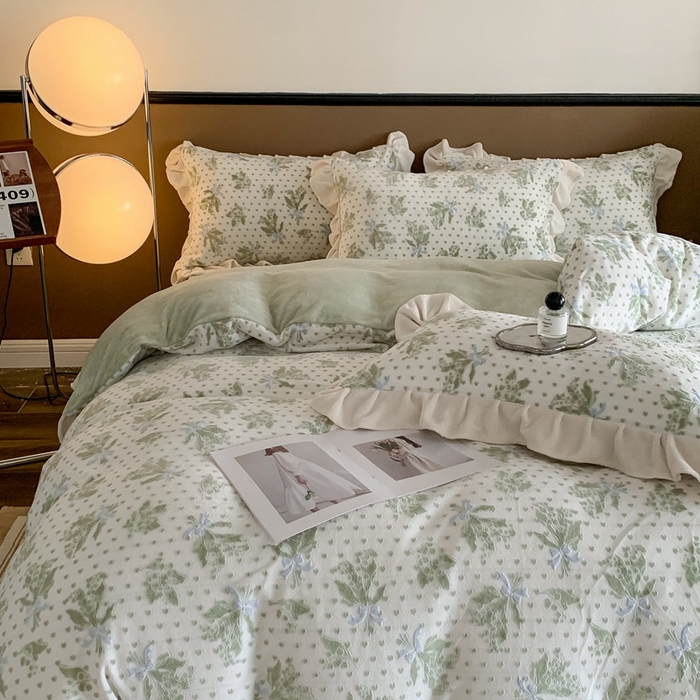 91家纺网 家纺一手货源 找家纺 潘朵拉 2023新款高克重法式花边着色雕花牛奶绒四件套 清浅（奶绿）