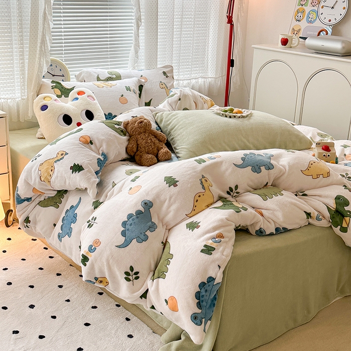 91家纺网 家纺一手货源 找家纺 昔可家纺  2023新款高克重印花牛奶绒卡通系列四件套 多彩恐龙