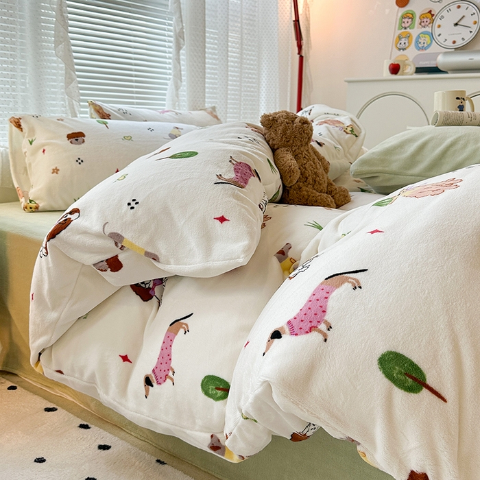 91家纺网 家纺一手货源 找家纺 昔可家纺  2023新款高克重印花牛奶绒卡通系列四件套 萌宠狗狗