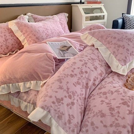 潘朵拉 2023新款高克重法式花边着色雕花牛奶绒四件套 梨花粉紫