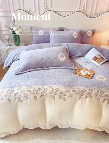 91家纺网 家纺一手货源 找家纺 宅家居 2023新款法式风拼接刺绣全消光A类浮雕花绒剪花烂花牛奶绒四件套-幸福玫瑰 魅-紫