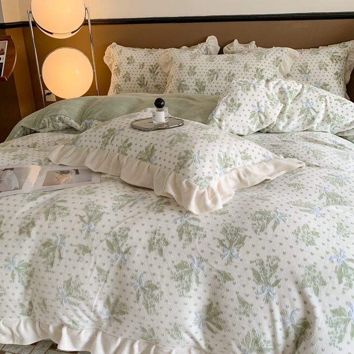 91家纺网 家纺一手货源 找家纺 潘朵拉 2023新款高克重法式花边着色雕花牛奶绒四件套 清浅（奶绿）