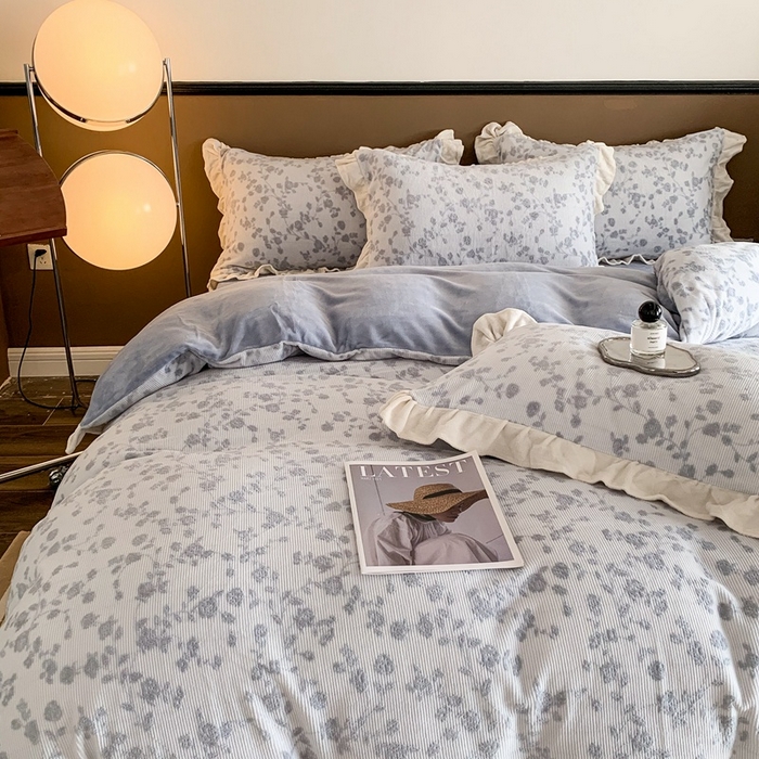 91家纺网 家纺一手货源 找家纺 潘朵拉 2023新款高克重法式花边着色雕花牛奶绒四件套 梨花兰