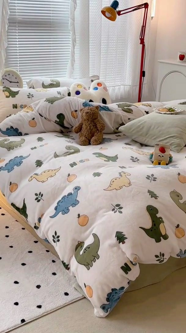 91家纺网 家纺一手货源 找家纺 昔可家纺  2023新款高克重印花牛奶绒卡通系列四件套 多彩恐龙