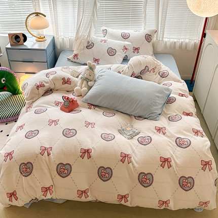 昔可家纺  2023新款高克重印花牛奶绒卡通系列四件套 菱格爱心兔