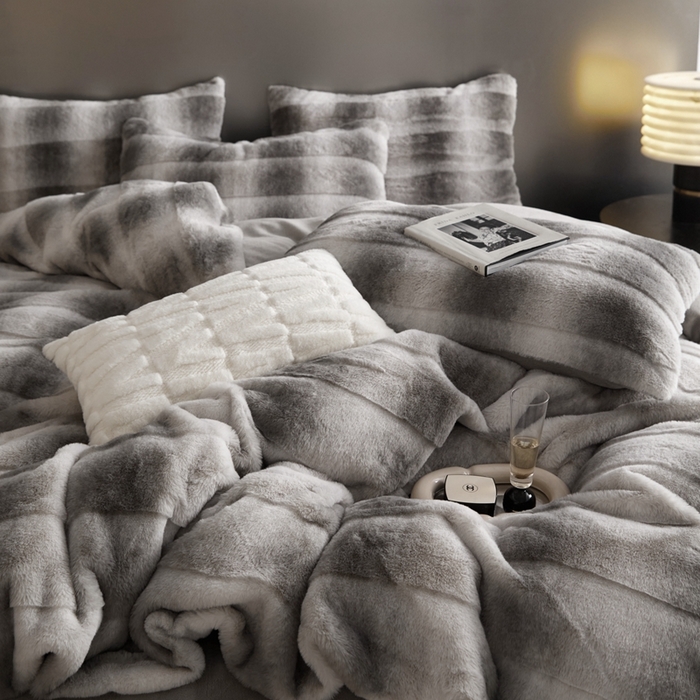 91家纺网 家纺一手货源 找家纺 金奇达家纺 2025秋冬保暖加厚绒类皮草绒四件套-【赛琳娜】系列 赛琳娜-气质灰