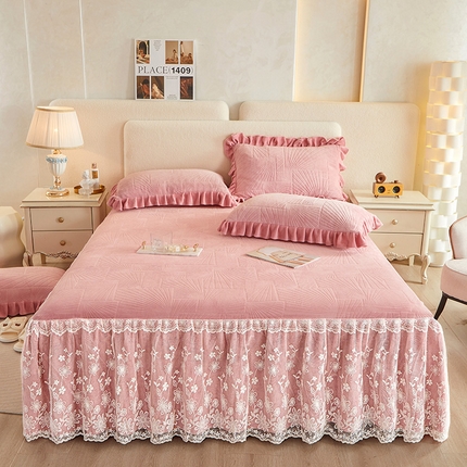 91家纺网 家纺一手货源 找家纺 （总）宜凡 2023新款烂花牛奶绒床裙三件套