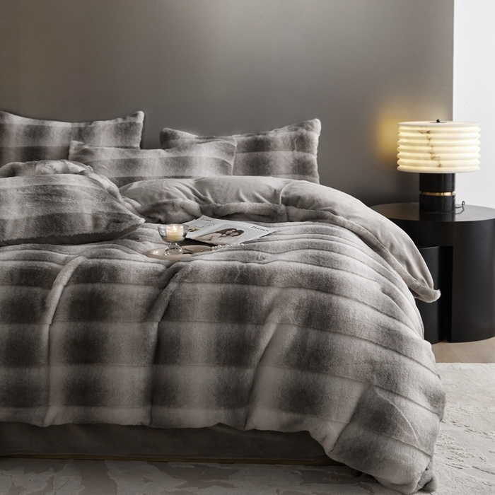 91家纺网 家纺一手货源 找家纺 金奇达家纺 2025秋冬保暖加厚绒类皮草绒四件套-【赛琳娜】系列 赛琳娜-气质灰