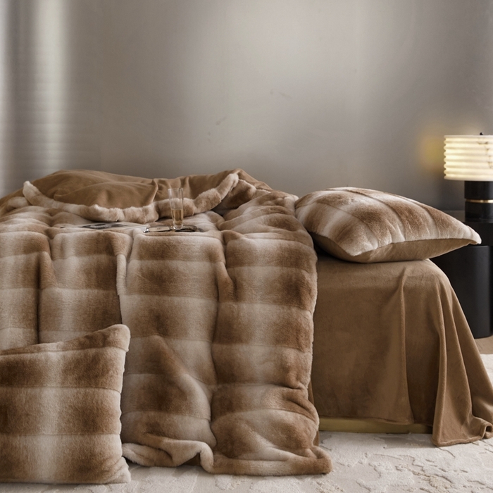 91家纺网 家纺一手货源 找家纺 金奇达家纺 2025秋冬保暖加厚绒类皮草绒四件套-【赛琳娜】系列 赛琳娜-咖啡