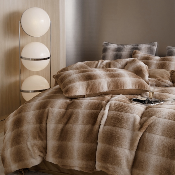 91家纺网 家纺一手货源 找家纺 金奇达家纺 2025秋冬保暖加厚绒类皮草绒四件套-【赛琳娜】系列 赛琳娜-咖啡