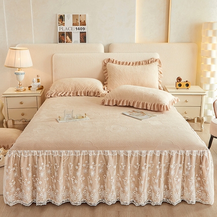 91家纺网 家纺一手货源 找家纺 （总）宜凡 2023新款烂花牛奶绒床裙三件套