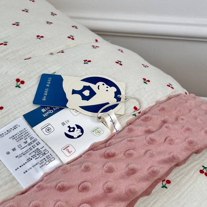 91家纺网 家纺一手货源 找家纺 源启生活 2023新款全棉皱皱纱手包边豆豆被 小樱桃