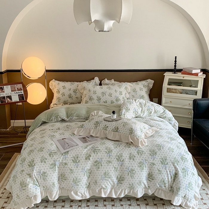 91家纺网 家纺一手货源 找家纺 潘朵拉 2023新款高克重法式花边着色雕花牛奶绒四件套 清浅（奶绿）