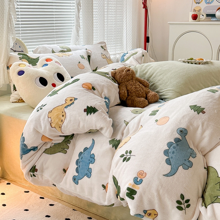 91家纺网 家纺一手货源 找家纺 昔可家纺  2023新款高克重印花牛奶绒卡通系列四件套 多彩恐龙